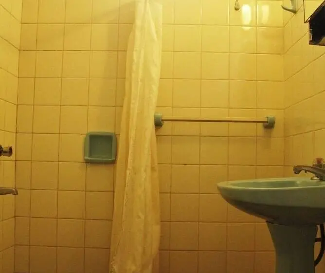 ルームシェアのワンベッド, Sihostel