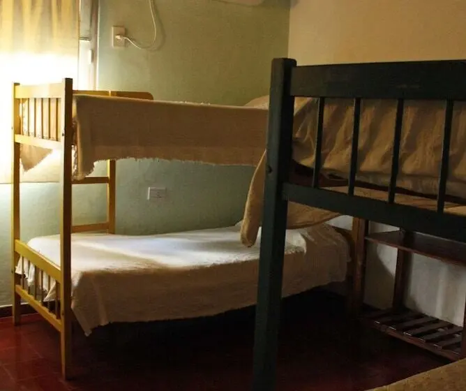 ルームシェアのワンベッド, Sihostel