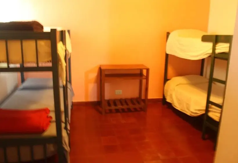 ルームシェアのワンベッド, Sihostel