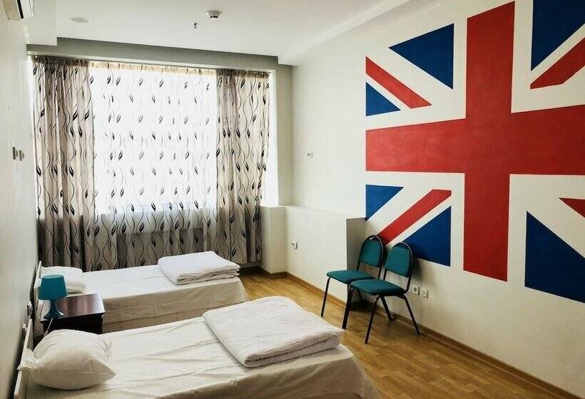 اتاق استاندارد سه نفره, Sky Hostel