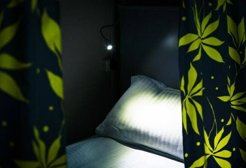 اتاق استاندارد سه نفره, Sky Hostel