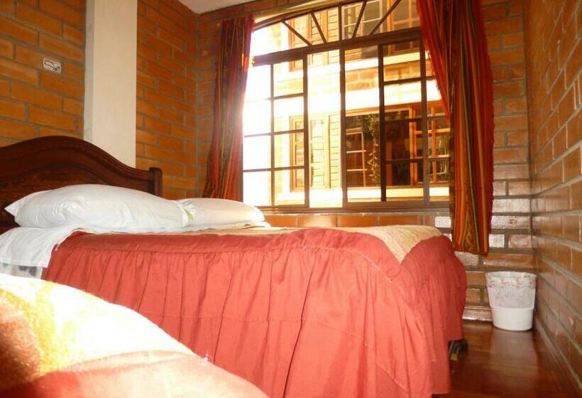 Standard Triple Room, Hostal Nomada