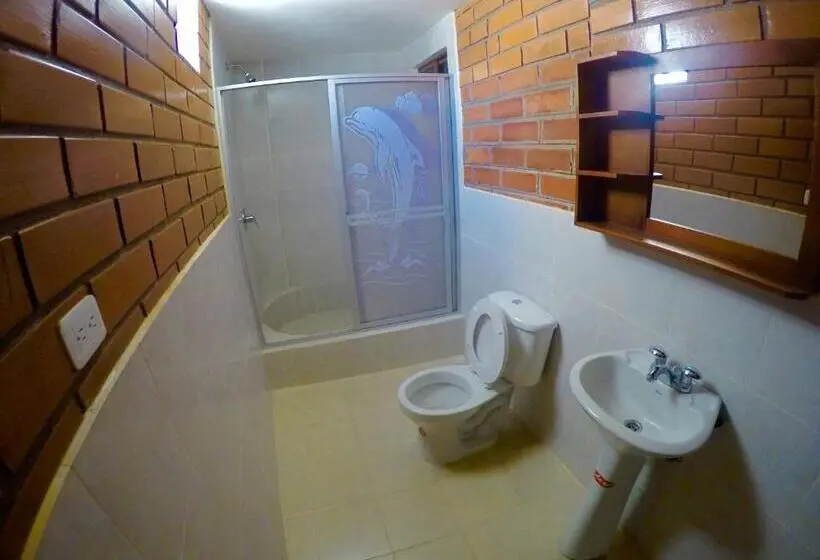 Standard Neljän Hengen Huone, Hostal Nomada
