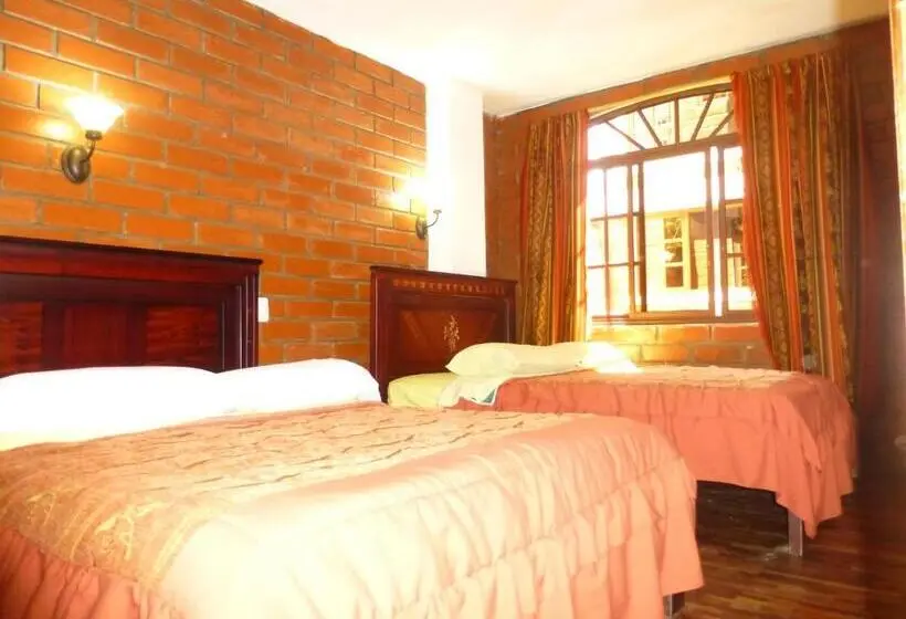 Standard Neljän Hengen Huone, Hostal Nomada