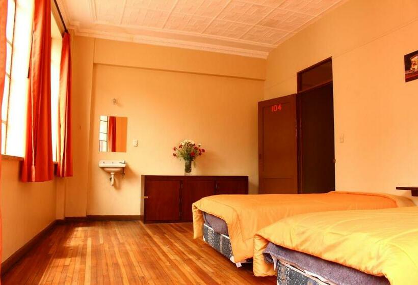 Standard 3 Bett Zimmer Geteiltes Bad, Check Inn Bed And Breakfast