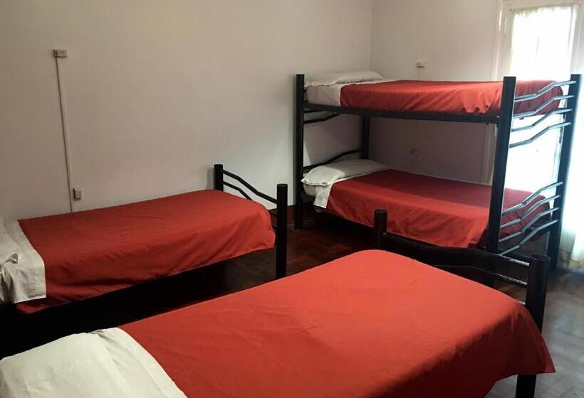 חדר סטנדרט לארבעה, Hostel Lagares