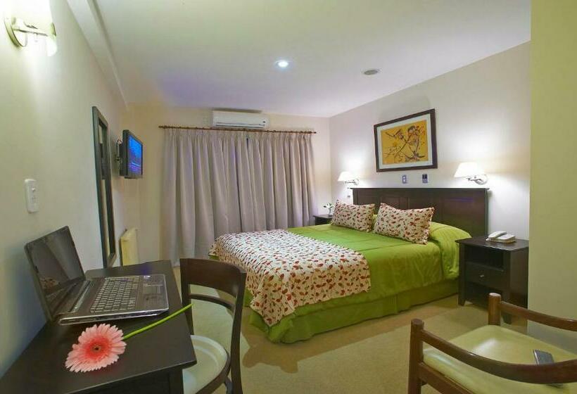 חדר סטנדרט לשלושה, Esmeralda Select