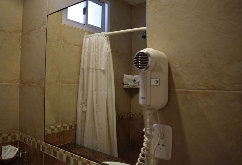 חדר סטנדרט לשלושה, Esmeralda Select