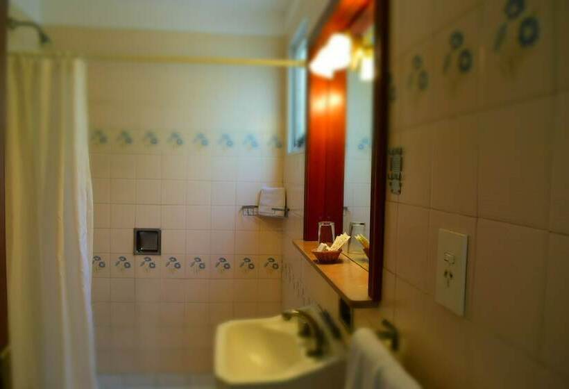 חדר סטנדרט לשלושה, Esmeralda Select