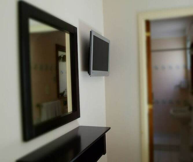 חדר סטנדרט לשלושה, Esmeralda Select