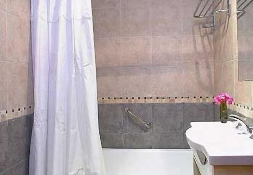 חדר דלוקס לשלושה, Esmeralda Select