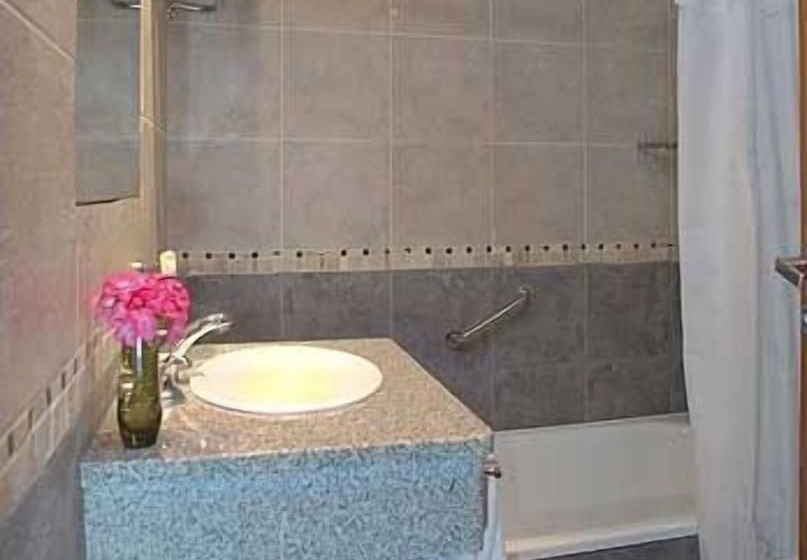 חדר דלוקס לשלושה, Esmeralda Select