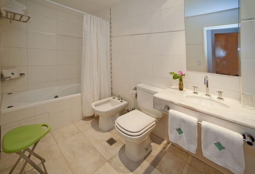 חדר דלוקס לשלושה, Esmeralda Select