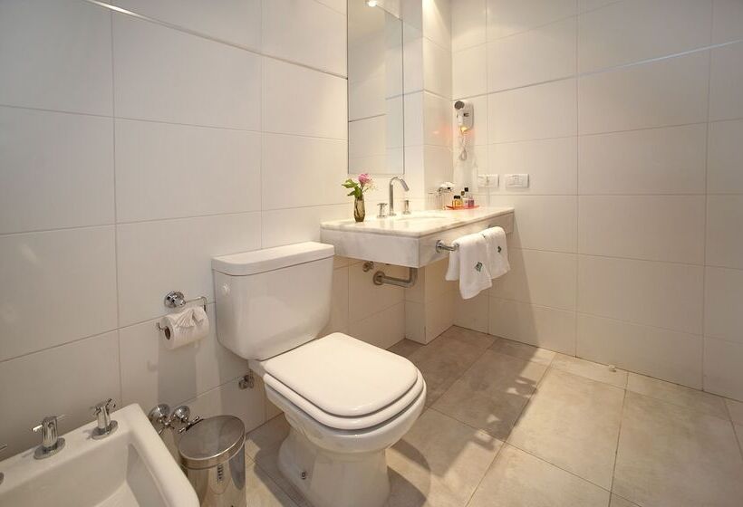 חדר דלוקס לשלושה, Esmeralda Select