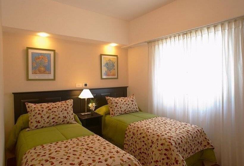 חדר סטנדרט לשלושה, Esmeralda Select