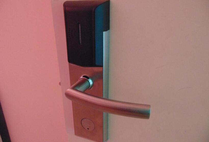 スーペリアファミリールーム, Rumel Quimey Quipan