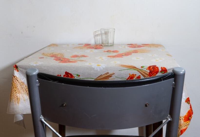 اتاق استاندارد یک نفره, Sevilla Home