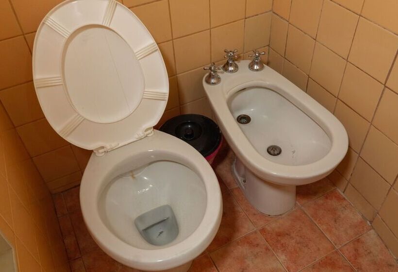 اتاق استاندارد سه نفره, Sevilla Home