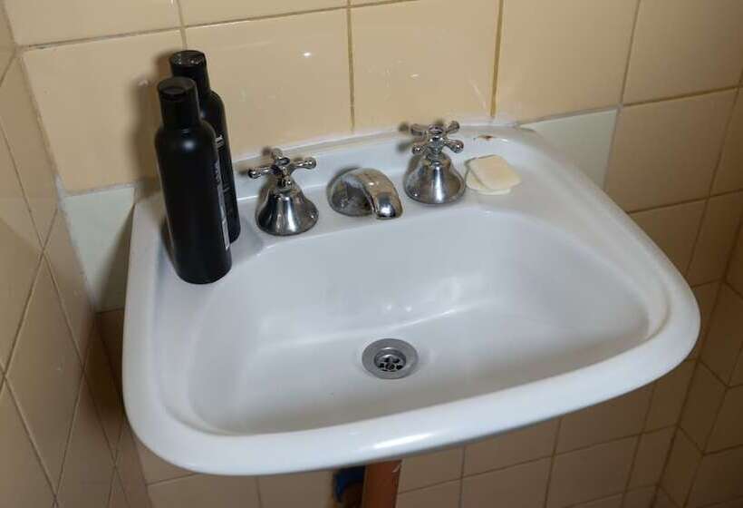 اتاق استاندارد سه نفره, Sevilla Home