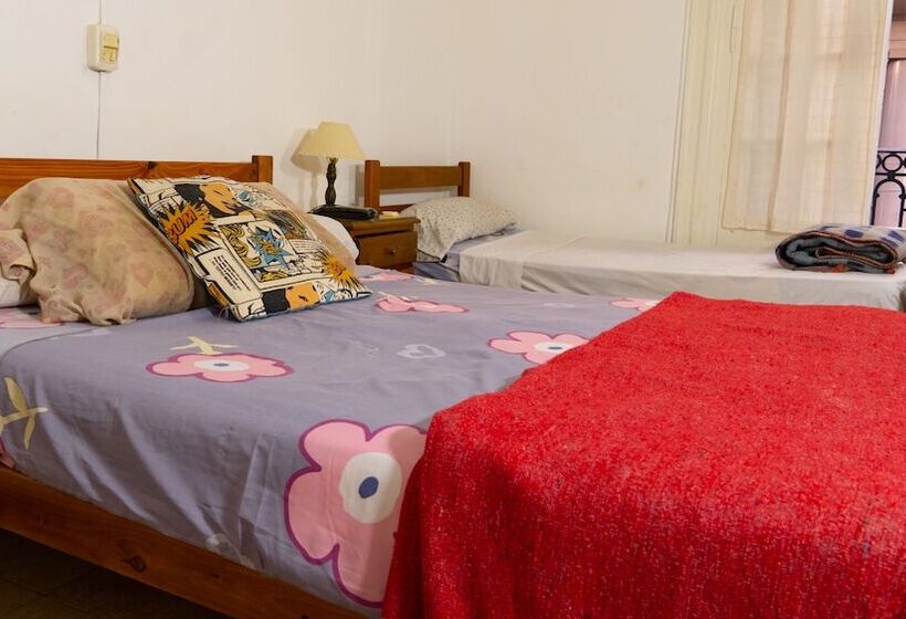 اتاق استاندارد چهار تخته, Sevilla Home