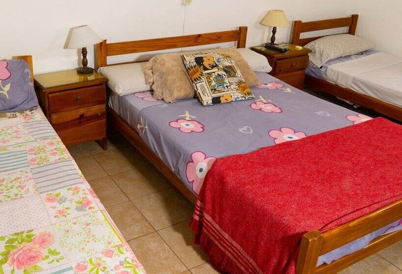 اتاق استاندارد چهار تخته, Sevilla Home