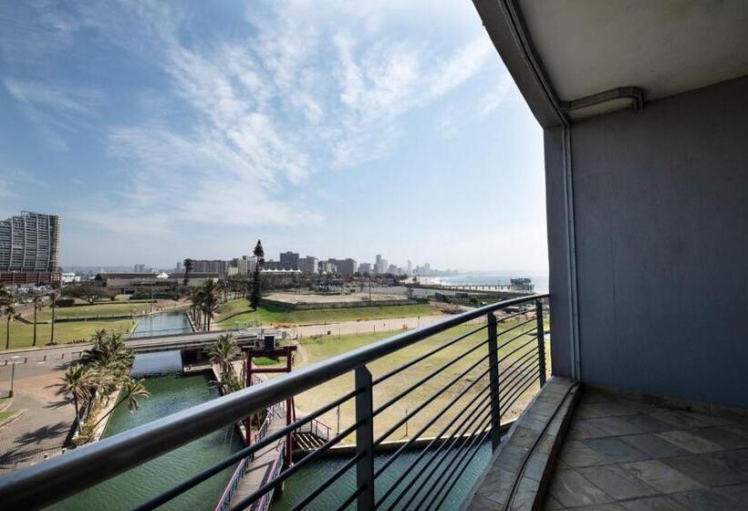 آپارتمان کامفورت 3 خوابه, Point Waterfront Apartments