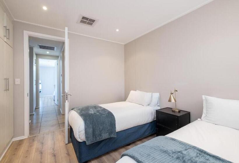 Апартаменты Deluxe 2 Спальни, Point Waterfront Apartments