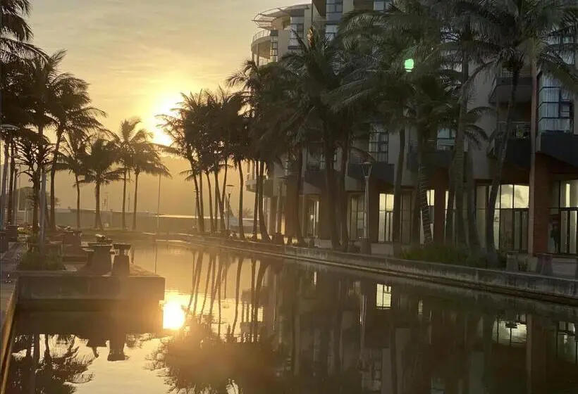 オーシャンビューの３ベッドルームデラックスアパート, Point Waterfront Apartments