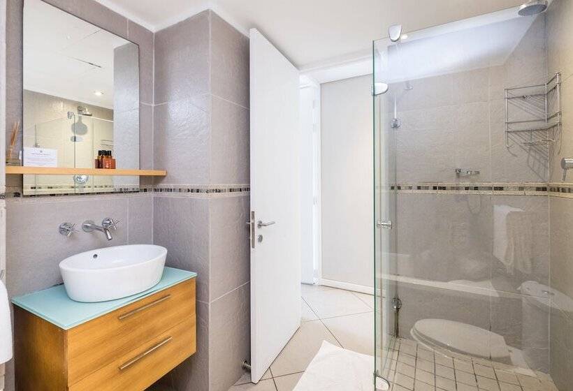 2 Bedroom Deluxe Apartment Sea View, Point Waterfront Apartments