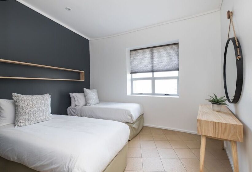Апартаменты Comfort 3 Спальни, Point Waterfront Apartments