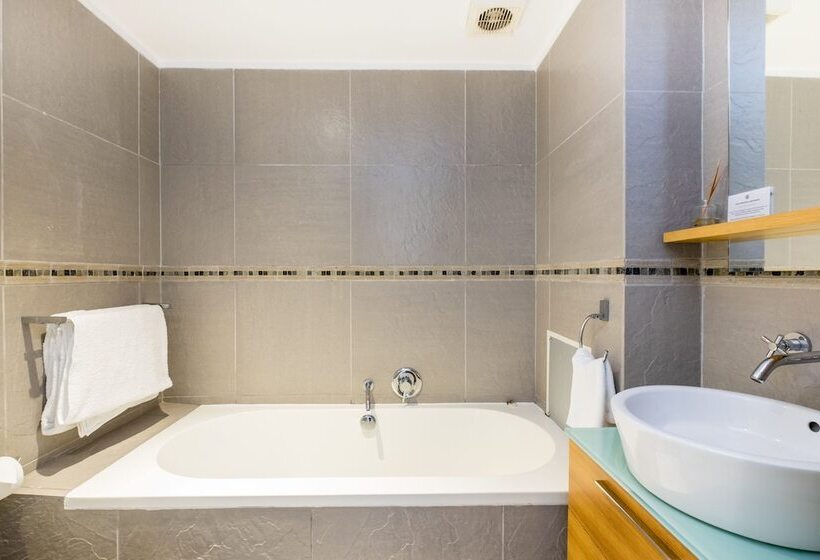 2 Bedroom Deluxe Apartment Sea View, Point Waterfront Apartments