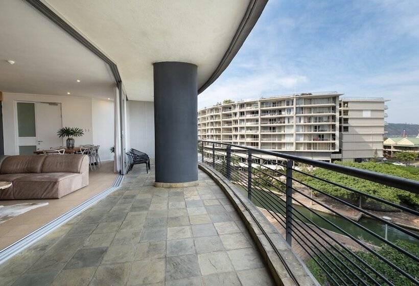 Апартаменты Comfort 3 Спальни, Point Waterfront Apartments