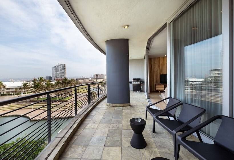 آپارتمان کامفورت 3 خوابه, Point Waterfront Apartments