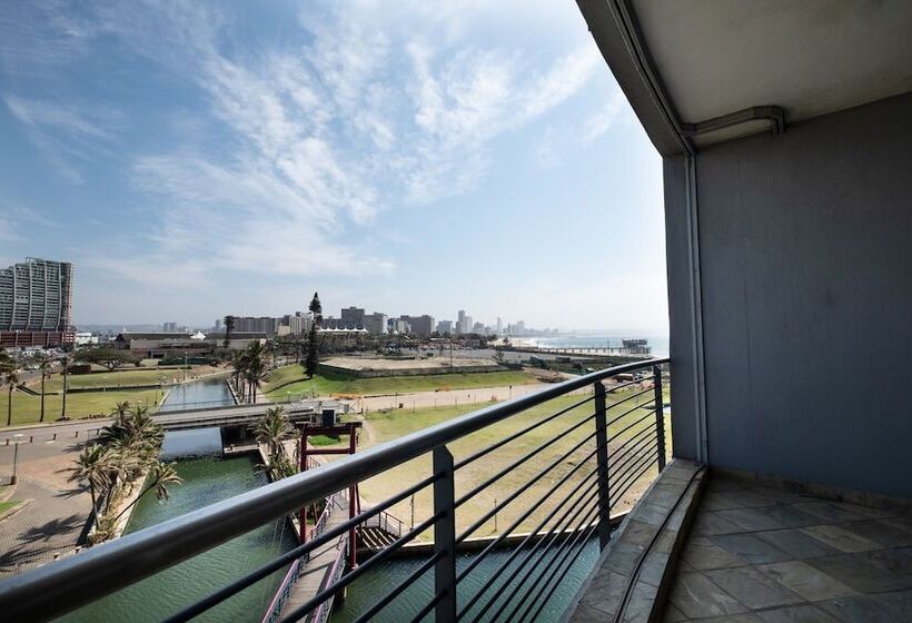 آپارتمان کامفورت 3 خوابه, Point Waterfront Apartments