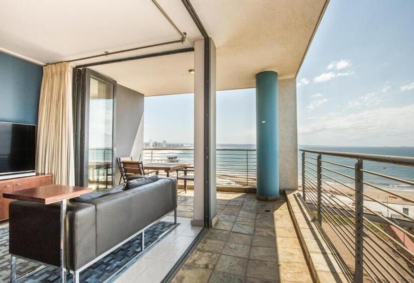 آپارتمان ممتاز سه‌خوابه رو به دریا, Point Waterfront Apartments