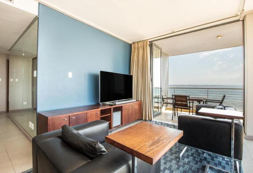 آپارتمان ممتاز سه‌خوابه رو به دریا, Point Waterfront Apartments