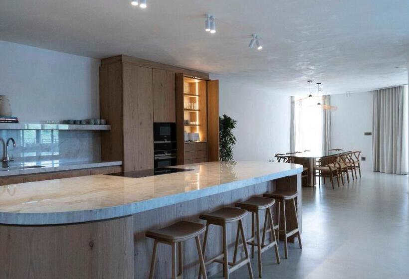 1 Bedroom Penthouse Apartment, Point Waterfront Apartments