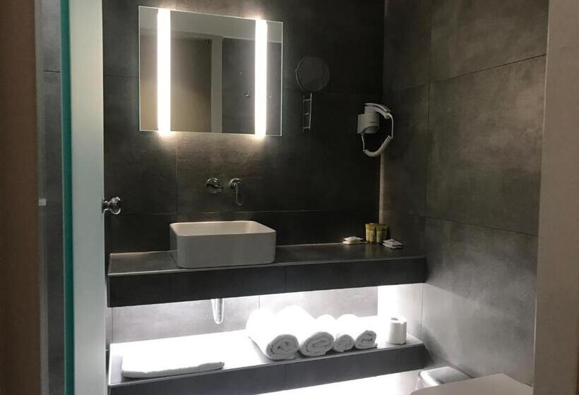 חדר סטנדרט יחיד, Plaza