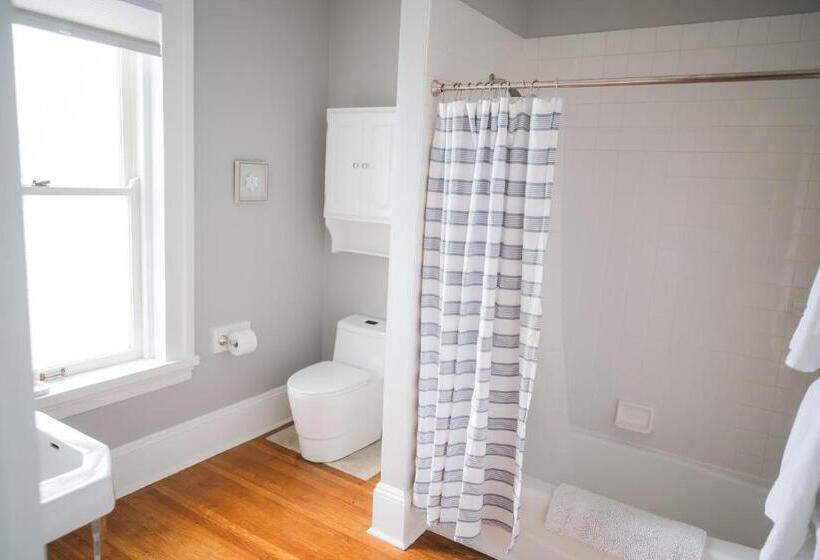 Номер Стандарт, Canandaigua Guesthouse