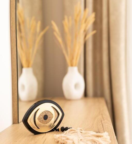 小型套房, Mystery Suites & Apartments