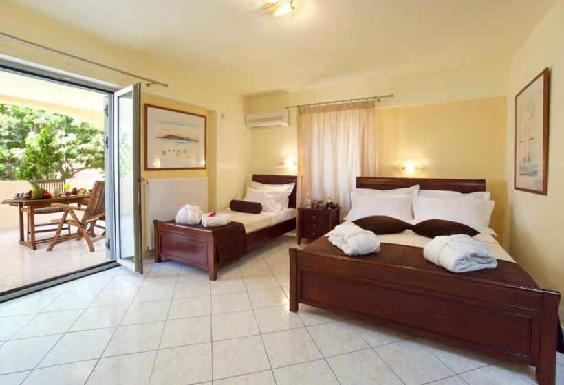 חדר סטנדרט לשלושה עם מרפסת, Belle View Hotel   Sea View & Sunset