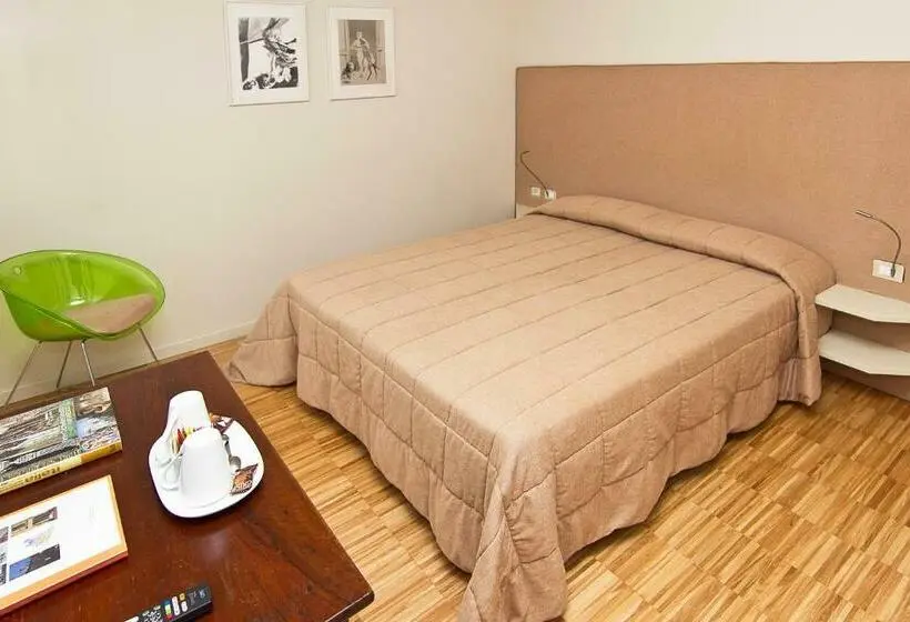 Standard-huone, Stile Libero
