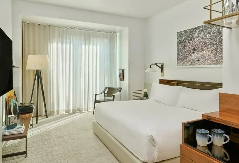 Standard Room King Bed Adapted for people with reduced mobility