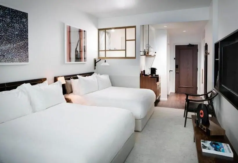 Standard Room Queen Bed Adapted for people with reduced mobility