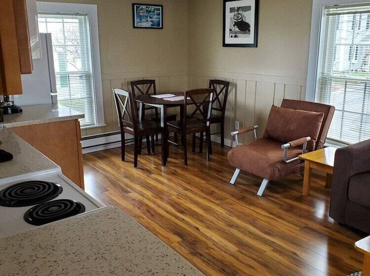 高级工作室, Windrifter Resort