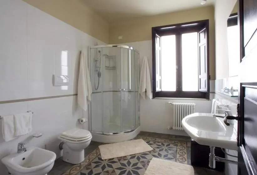 اتاق ساده سه‌ نفره, Alla Marina Bed And Breakfast