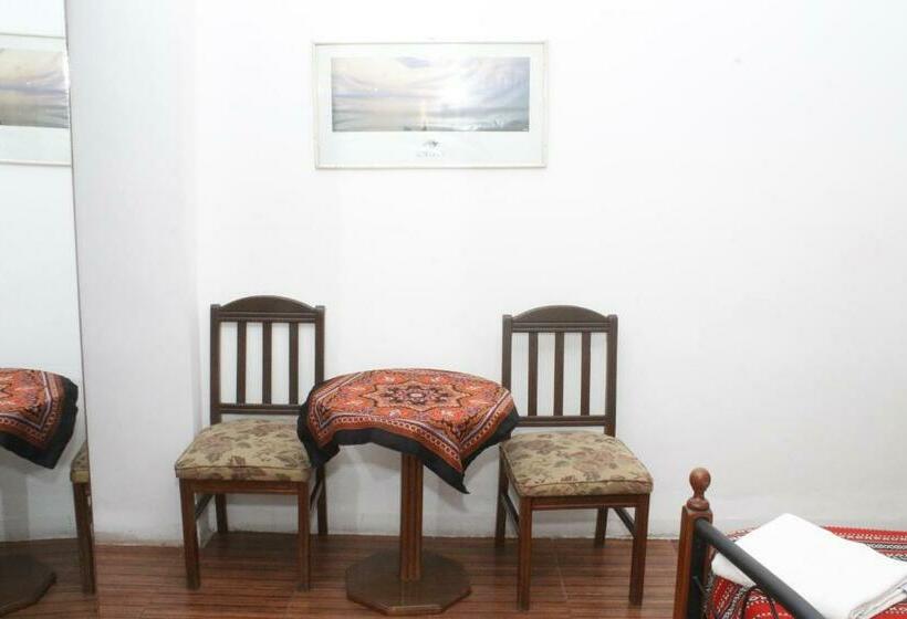 اتاق استاندارد یک نفره, Pasha Boutique