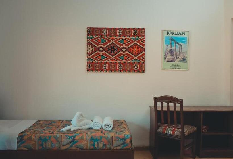 اتاق لوکس با چشم‌انداز شهر, Pasha Boutique