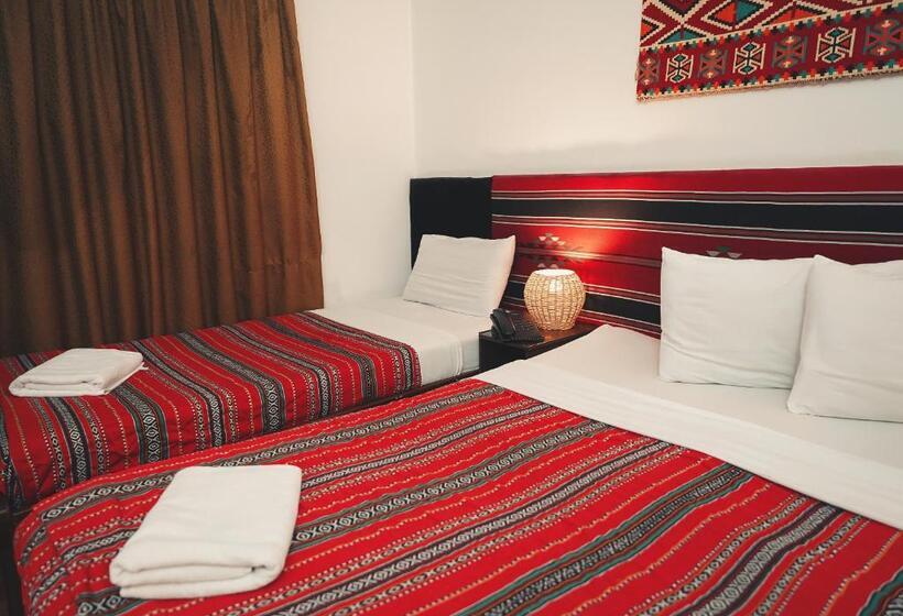 اتاق لوکس با چشم‌انداز شهر, Pasha Boutique