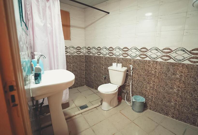 اتاق خانوادگی, Pasha Boutique